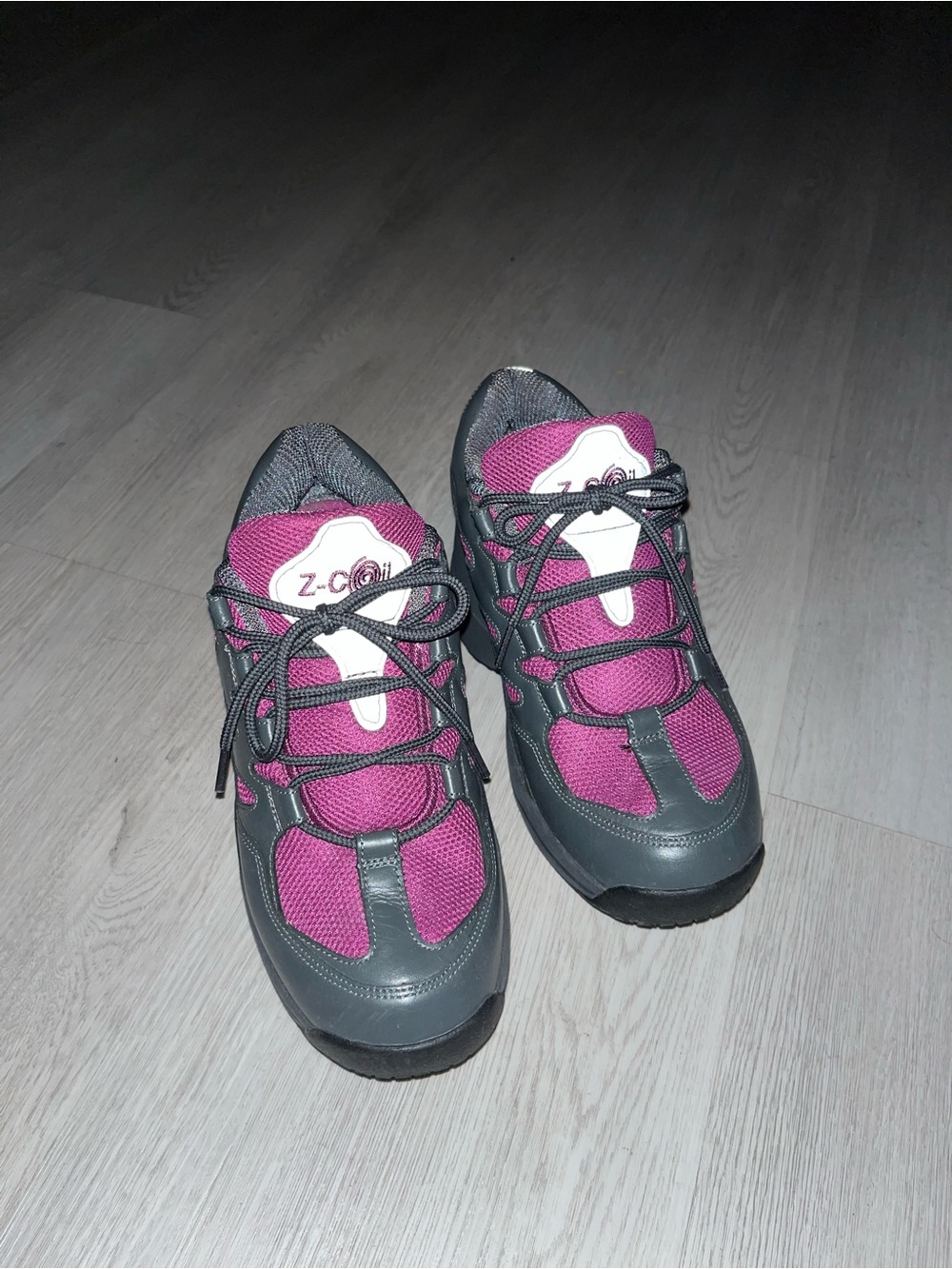 Z-Coil Freedom Women’s Size 9 Gray Fuchsia Slip Resistant Comfort Sneakers